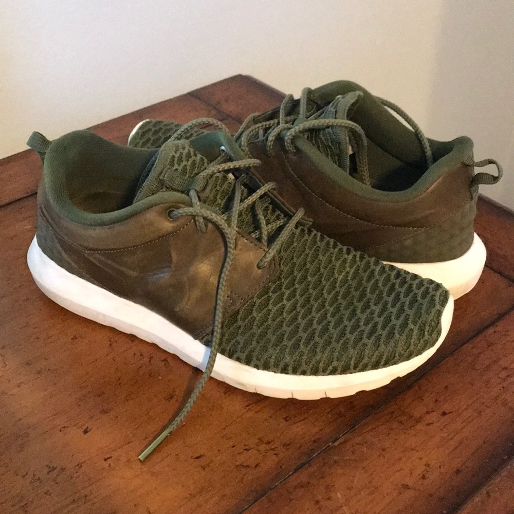 Men's Olive Green Nike Roshe